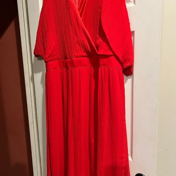 Boohoo Size 20 red dress, fits like a size 18. Worn once for 2 hours. - Picture 4 of 14